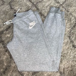 Nike rally joggers ‼️SOLD‼️